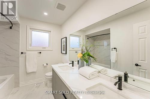 6516 Warbler Lane, Mississauga, ON - Indoor Photo Showing Bathroom