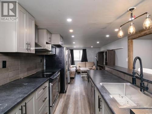 109-4 Prospector Road, Whitehorse, YT - Indoor Photo Showing Kitchen