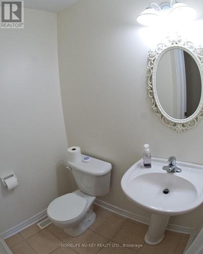 7 Arch Brown Court, Barrie, ON - Indoor Photo Showing Bathroom