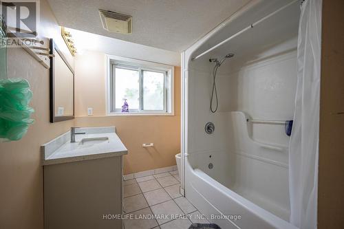 151 University Avenue E, Waterloo, ON - Indoor Photo Showing Bathroom