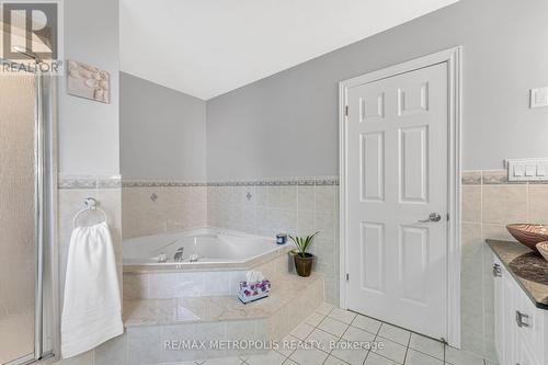 21 St Quentin Avenue, Toronto, ON - Indoor Photo Showing Bathroom