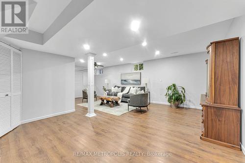 21 St Quentin Avenue, Toronto, ON - Indoor