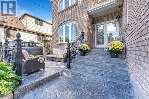 21 St Quentin Avenue, Toronto, ON - Outdoor