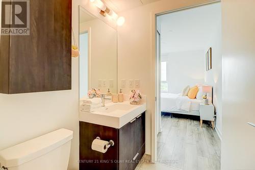 1025 - 3100 Keele Street, Toronto, ON - Indoor Photo Showing Bathroom