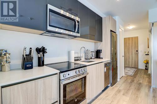 1025 - 3100 Keele Street, Toronto, ON - Indoor Photo Showing Kitchen