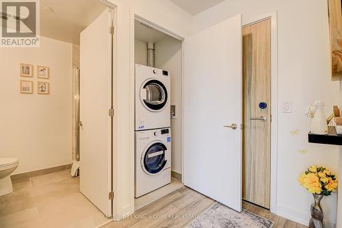 1025 - 3100 Keele Street, Toronto, ON - Indoor Photo Showing Laundry Room