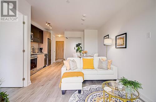 1025 - 3100 Keele Street, Toronto, ON - Indoor Photo Showing Living Room