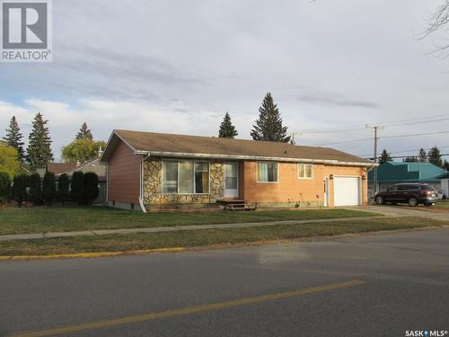 322 6Th Avenue W, Nipawin, SK - Outdoor