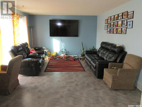 322 6Th Avenue W, Nipawin, SK - Indoor Photo Showing Living Room