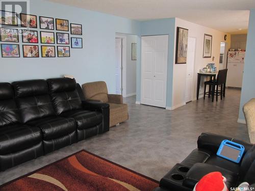 322 6Th Avenue W, Nipawin, SK - Indoor Photo Showing Living Room