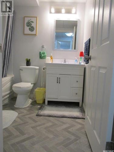 322 6Th Avenue W, Nipawin, SK - Indoor Photo Showing Bathroom