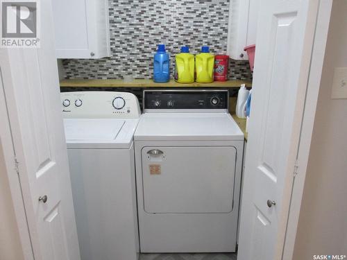 322 6Th Avenue W, Nipawin, SK - Indoor Photo Showing Laundry Room