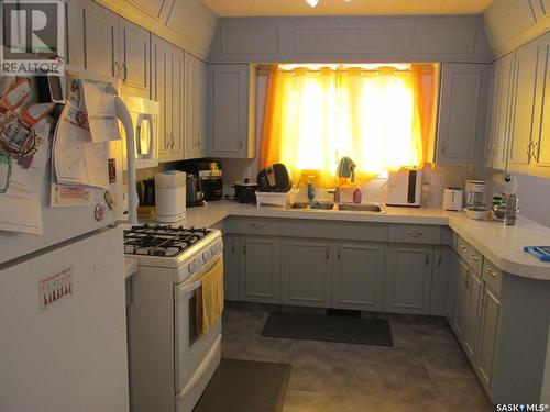 322 6Th Avenue W, Nipawin, SK - Indoor Photo Showing Kitchen With Double Sink