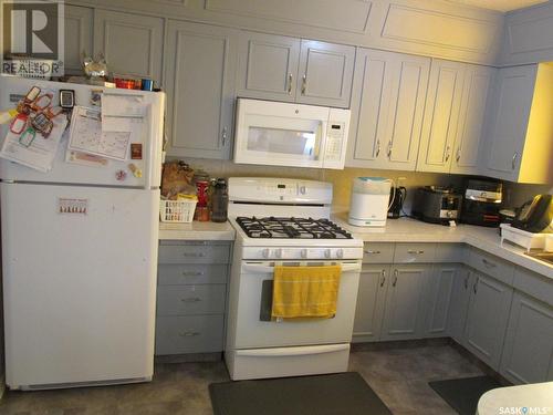 322 6Th Avenue W, Nipawin, SK - Indoor Photo Showing Kitchen