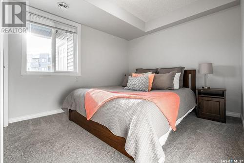 323 125 Willis Crescent, Saskatoon, SK - Indoor Photo Showing Bedroom