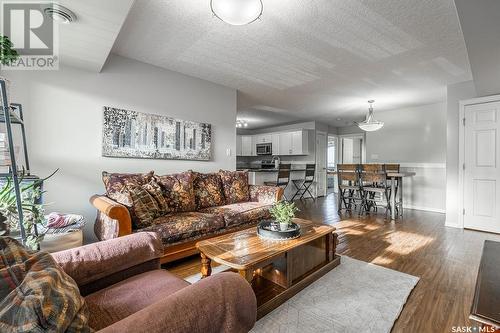 323 125 Willis Crescent, Saskatoon, SK - Indoor Photo Showing Living Room