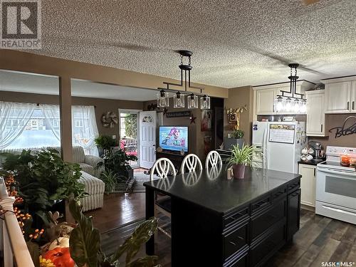 233 Onstad Crescent, Weyburn, SK - Indoor Photo Showing Kitchen