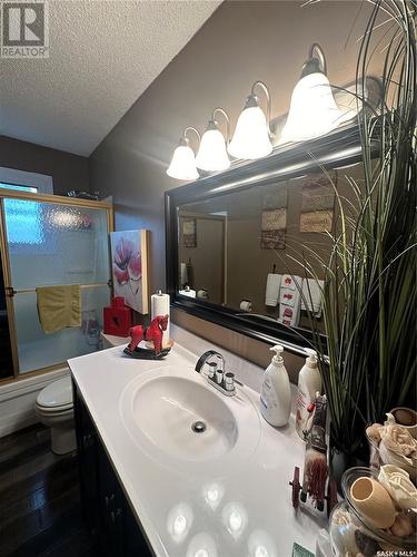 233 Onstad Crescent, Weyburn, SK - Indoor Photo Showing Bathroom