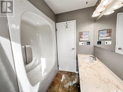 Nw City Limit Acreage, Swift Current Rm No. 137, SK - Indoor Photo Showing Bathroom