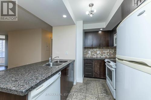 1424 - 500 Doris Avenue, Toronto, ON - Indoor Photo Showing Kitchen With Double Sink