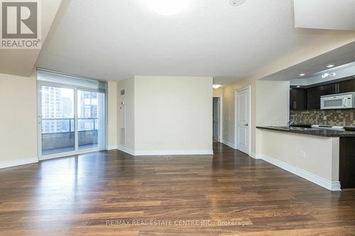 1424 - 500 Doris Avenue, Toronto, ON - Indoor Photo Showing Kitchen