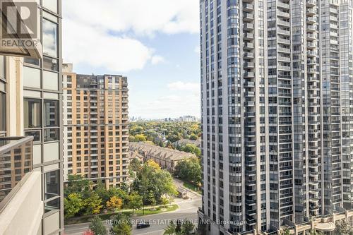 1424 - 500 Doris Avenue, Toronto, ON - Outdoor With Facade