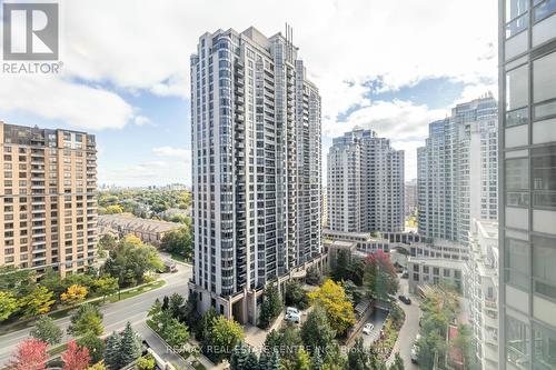 1424 - 500 Doris Avenue, Toronto, ON - Outdoor With Facade