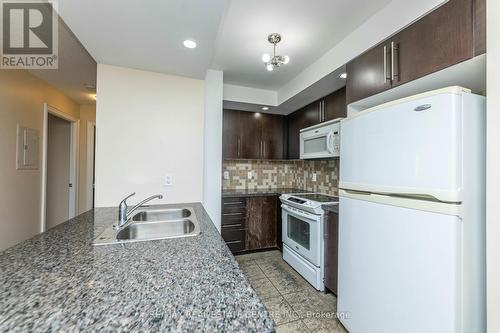 1424 - 500 Doris Avenue, Toronto, ON - Indoor Photo Showing Kitchen With Double Sink