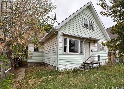 404 Toronto Street, Regina, SK - Outdoor