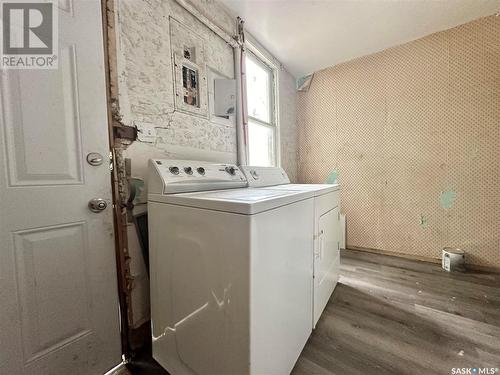 404 Toronto Street, Regina, SK - Indoor Photo Showing Laundry Room