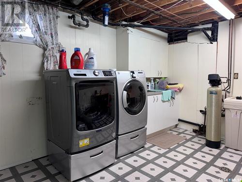 230 10Th Street, Humboldt, SK - Indoor Photo Showing Laundry Room