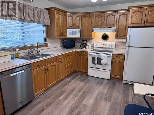 230 10Th Street, Humboldt, SK - Indoor Photo Showing Kitchen With Double Sink