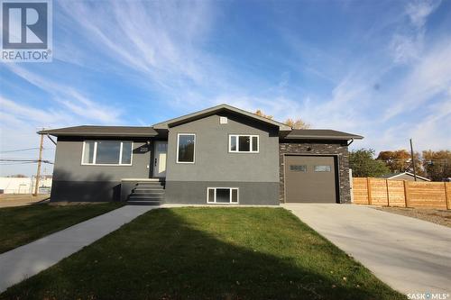 209 2Nd Avenue E, Shaunavon, SK - Outdoor With Facade