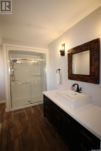 209 2Nd Avenue E, Shaunavon, SK - Indoor Photo Showing Bathroom