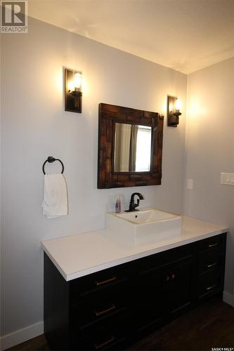 209 2Nd Avenue E, Shaunavon, SK - Indoor Photo Showing Bathroom