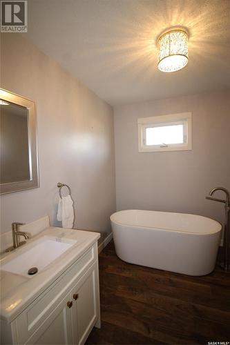 209 2Nd Avenue E, Shaunavon, SK - Indoor Photo Showing Bathroom