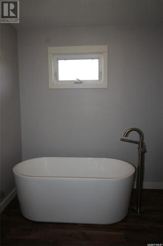 209 2Nd Avenue E, Shaunavon, SK - Indoor Photo Showing Bathroom