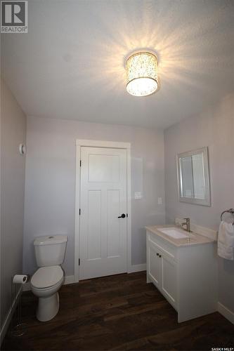 209 2Nd Avenue E, Shaunavon, SK - Indoor Photo Showing Bathroom