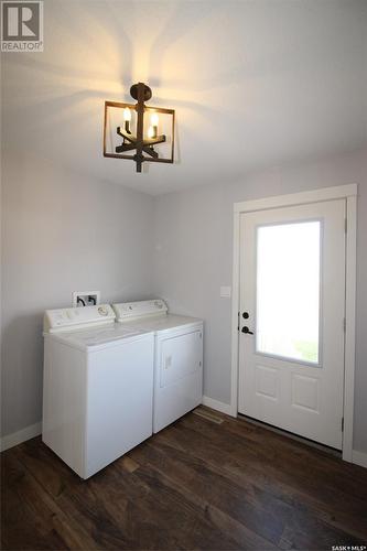 209 2Nd Avenue E, Shaunavon, SK - Indoor Photo Showing Laundry Room