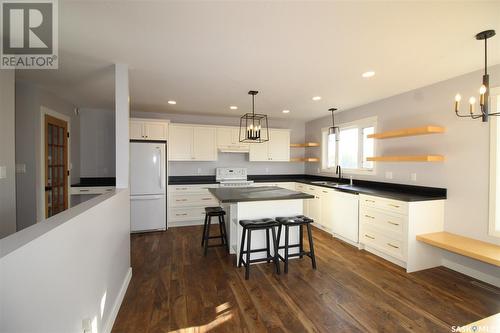 209 2Nd Avenue E, Shaunavon, SK - Indoor Photo Showing Kitchen