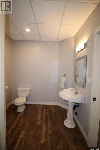 209 2Nd Avenue E, Shaunavon, SK - Indoor Photo Showing Bathroom