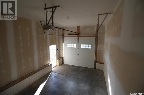 209 2Nd Avenue E, Shaunavon, SK - Indoor Photo Showing Garage