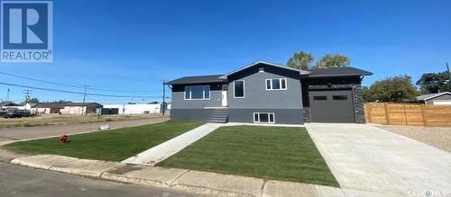 209 2Nd Avenue E, Shaunavon, SK - Outdoor