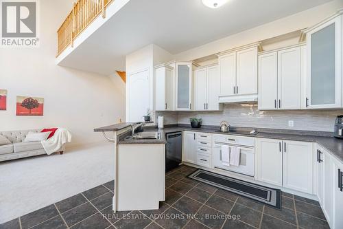 5109 Celebration Drive, Mississauga, ON - Indoor Photo Showing Kitchen