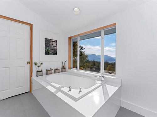 263 Canvasback Pl, Salt Spring, BC 