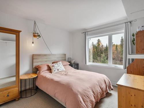 Chambre Ã  coucher principale - 1372  - 1376 Rue Ste-Olive, Val-David, QC - Indoor Photo Showing Bedroom