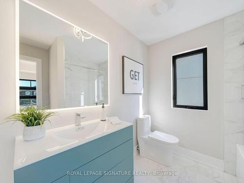 16 Walsh Ave, Toronto, ON - Indoor Photo Showing Bathroom