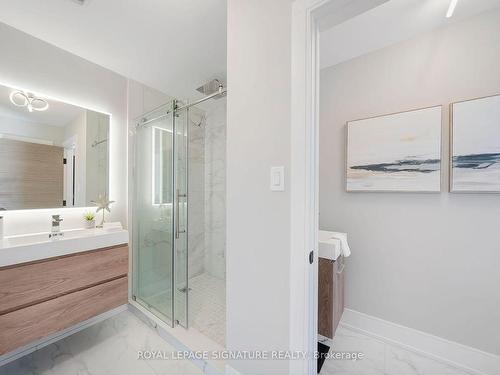 16 Walsh Ave, Toronto, ON - Indoor Photo Showing Bathroom