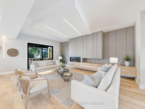 16 Walsh Ave, Toronto, ON - Indoor Photo Showing Living Room