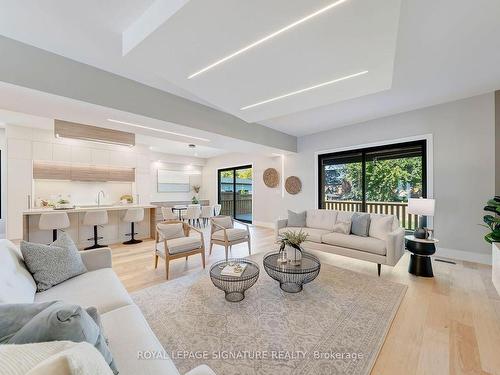 16 Walsh Ave, Toronto, ON - Indoor Photo Showing Living Room